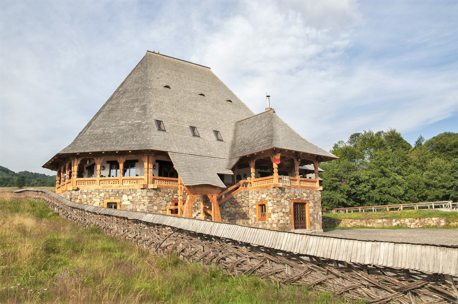 Hanu' lu' Cobâlă – Pensiune Agroturistică, Restaurant
