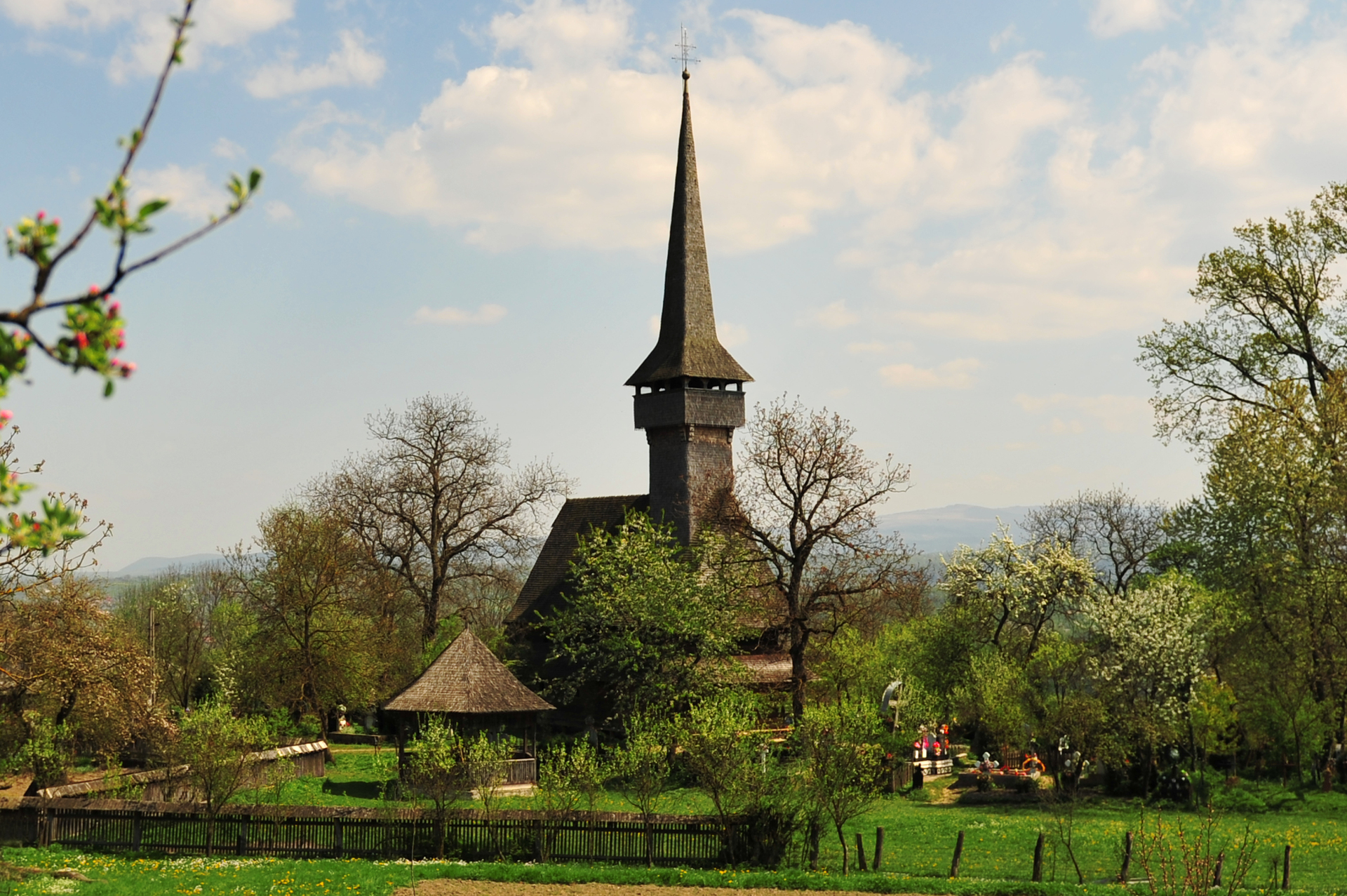 Biserica de lemn din Desești — patrimoniu UNESCO (foto Gabriel Motica)